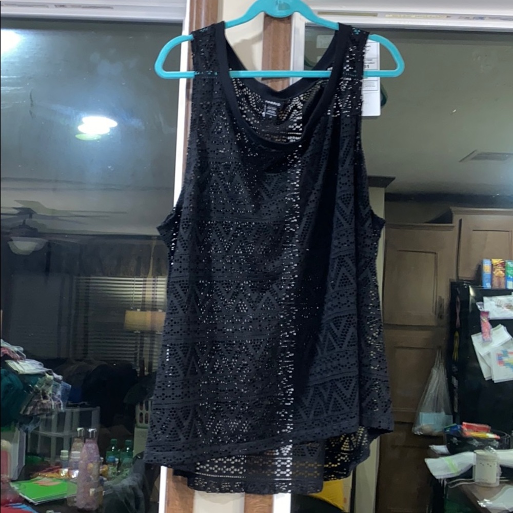 Black muscle tank